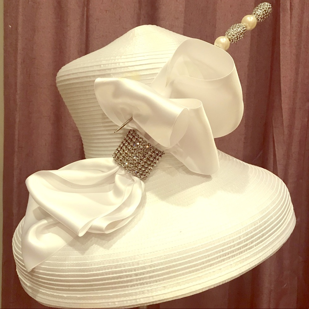STUNNING white ladies Hat (Rosebud NY) 👑