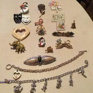 15 Brooches and 2 bracelets for one low price
