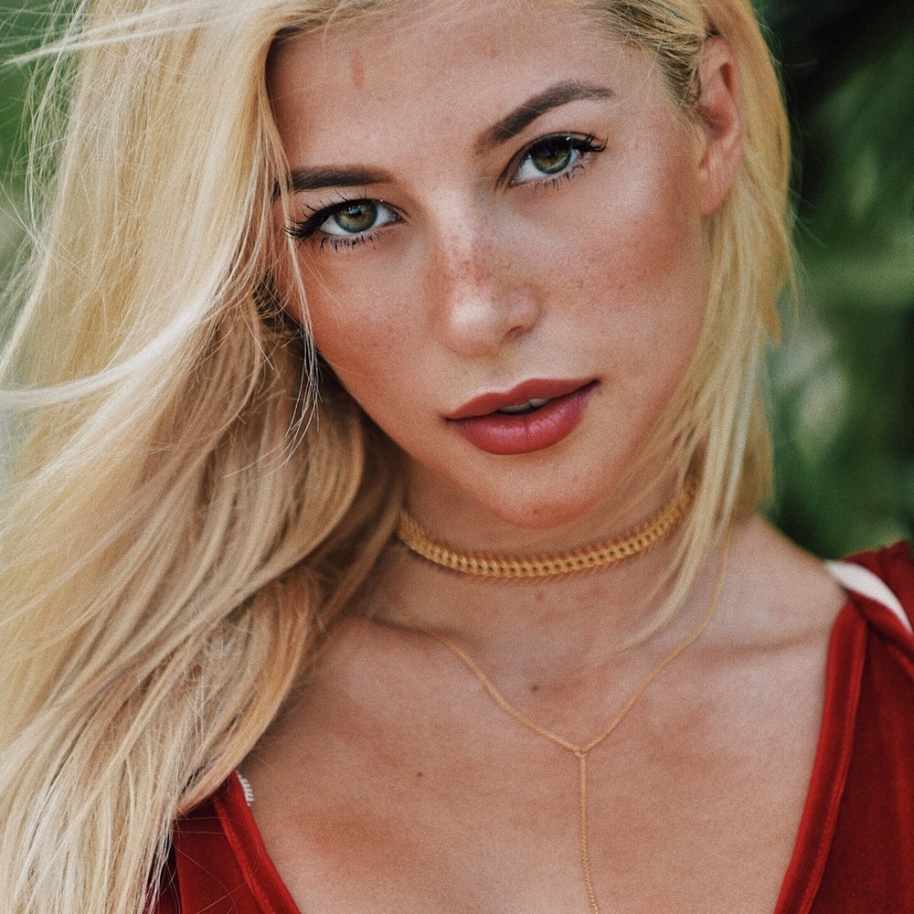 Meet your Posher, Evelina
