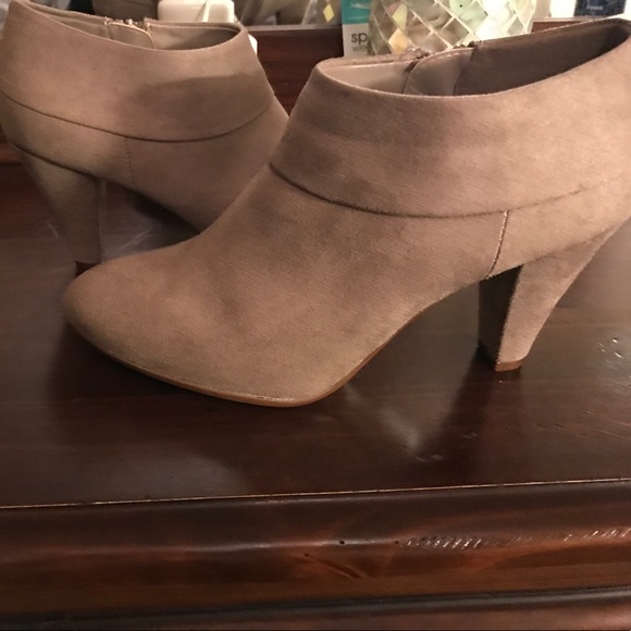 Ankle boots - Picture 2 of 4