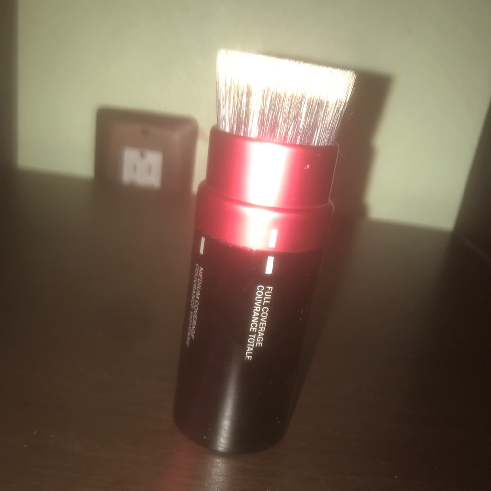 Smashbox retractable 3-in-1 brush.
