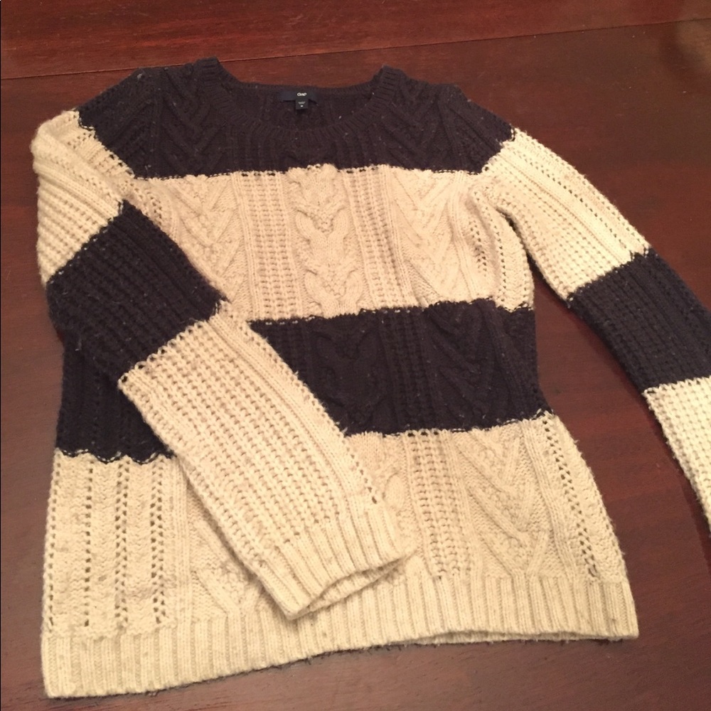 Gap sweater