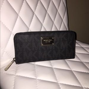 Michael Kors Jet Set Pebbled Leather Wallet