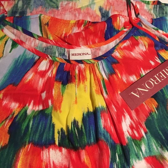 🛍🚨DELETING TODAY🚨MeronaRed Floral Printed Shell - Picture 2 of 4