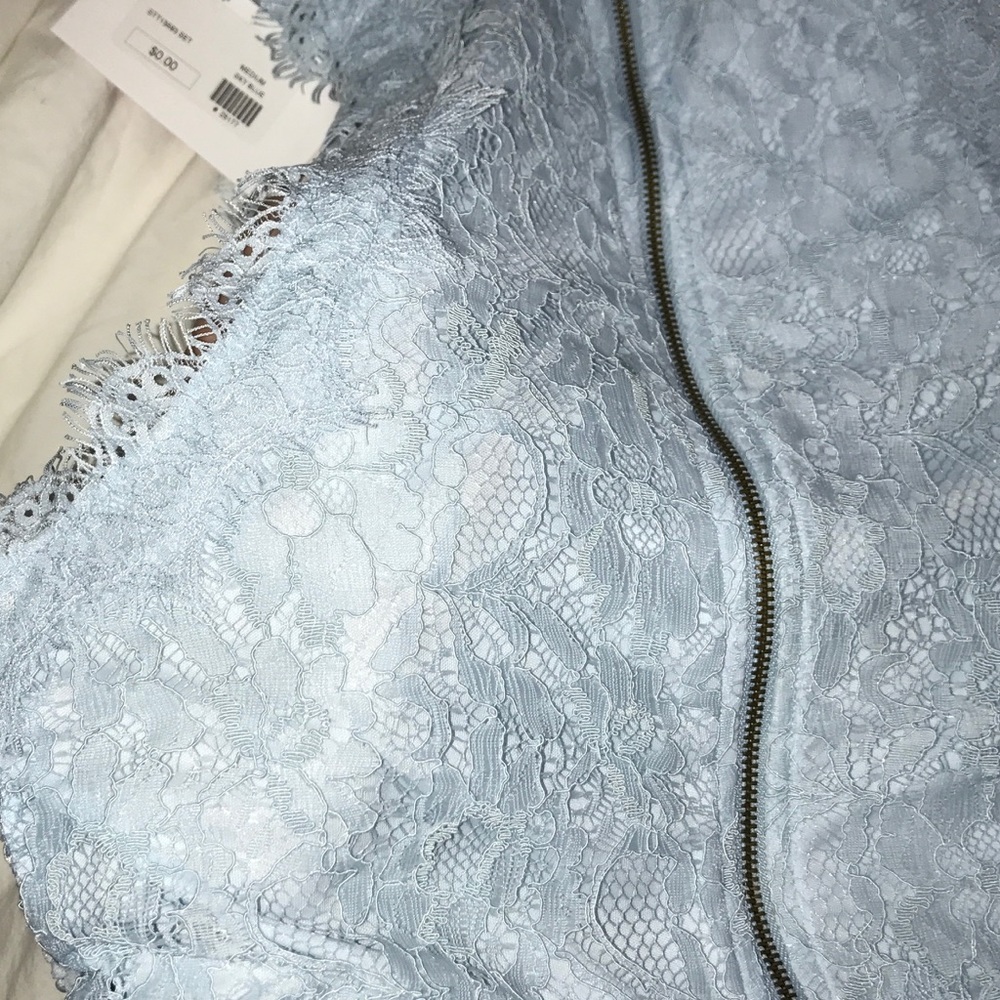 Lace top TOP ONLY - Picture 5 of 7