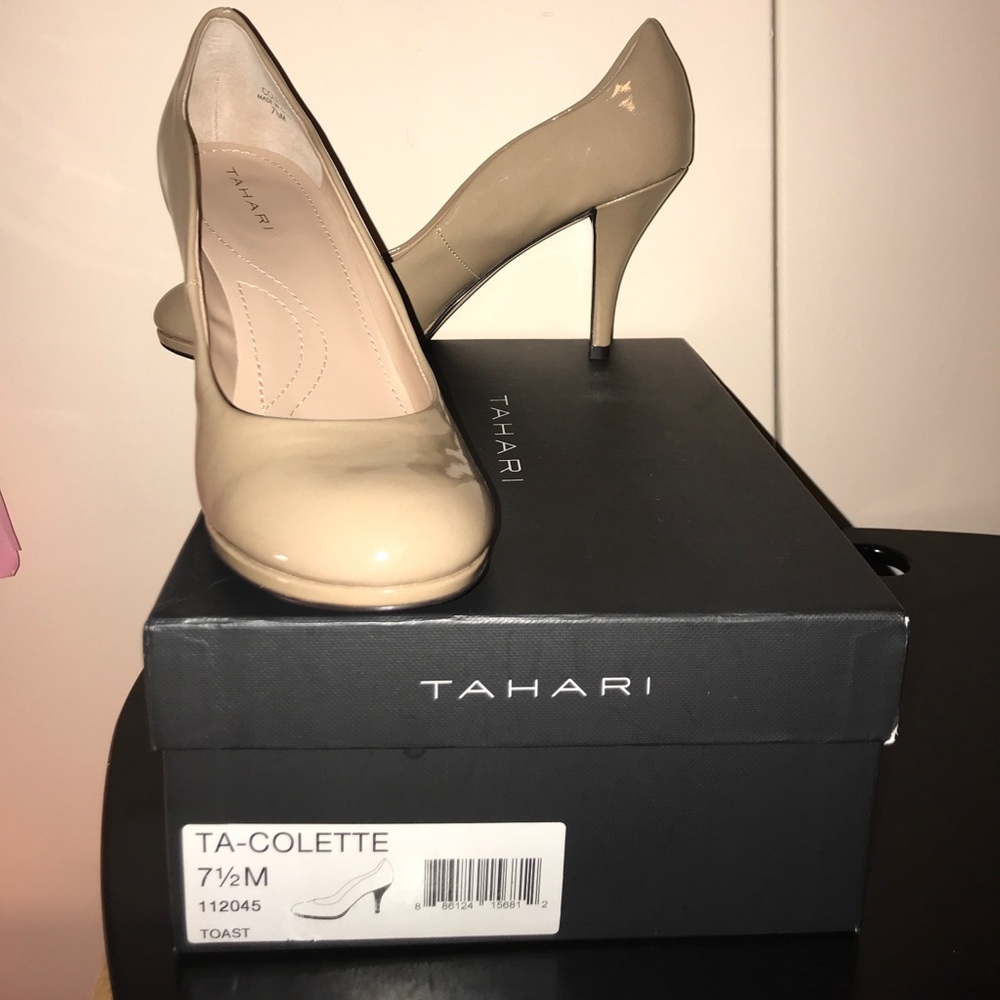 Tahari “Ta-Colette” heels NWOT