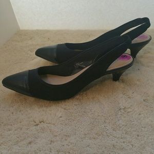 Ellen Tracy navy slingback