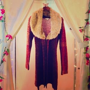 Small sweater with removable faux fur collar