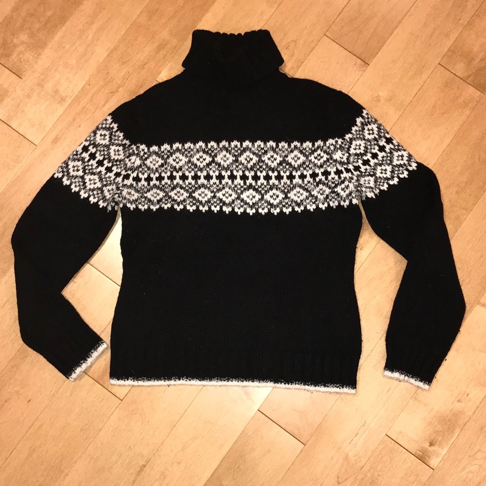 Gap black and white sweater