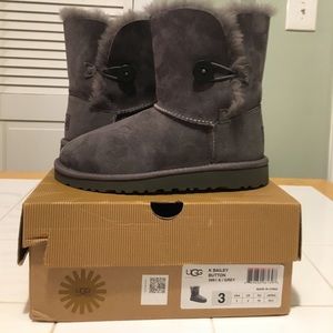 Gray bailey button UGG boots.