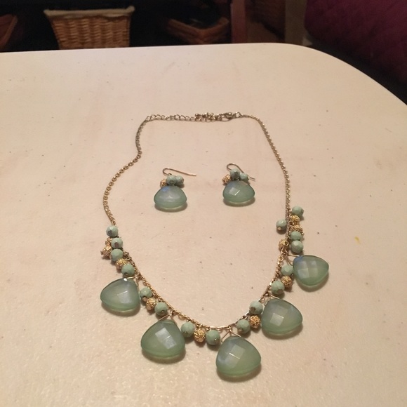 Jade stone set - Picture 1 of 2