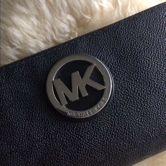 ๐ค Michael Kors Jet Set ZIP Around Wallet ๐ค - Picture 2 of 7