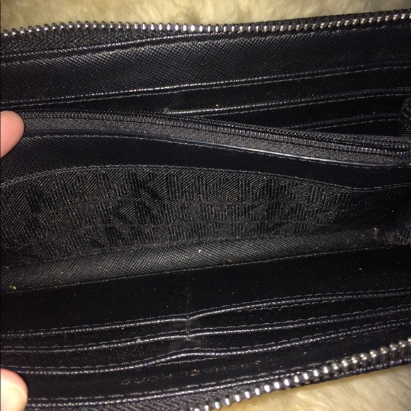 ๐ค Michael Kors Jet Set ZIP Around Wallet ๐ค - Picture 5 of 7