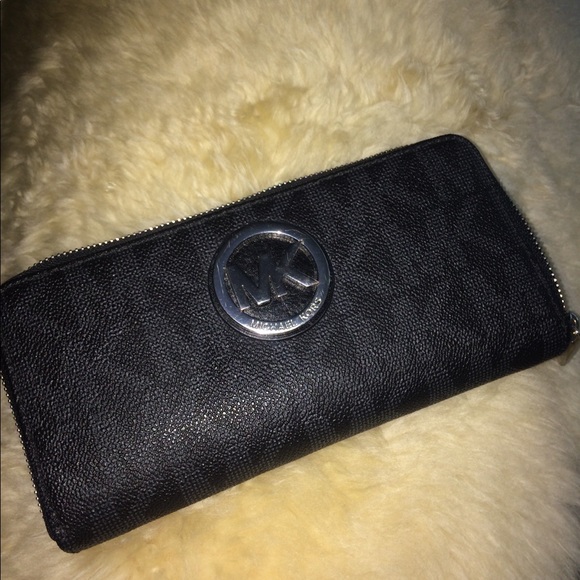 ๐ค Michael Kors Jet Set ZIP Around Wallet ๐ค - Picture 7 of 7