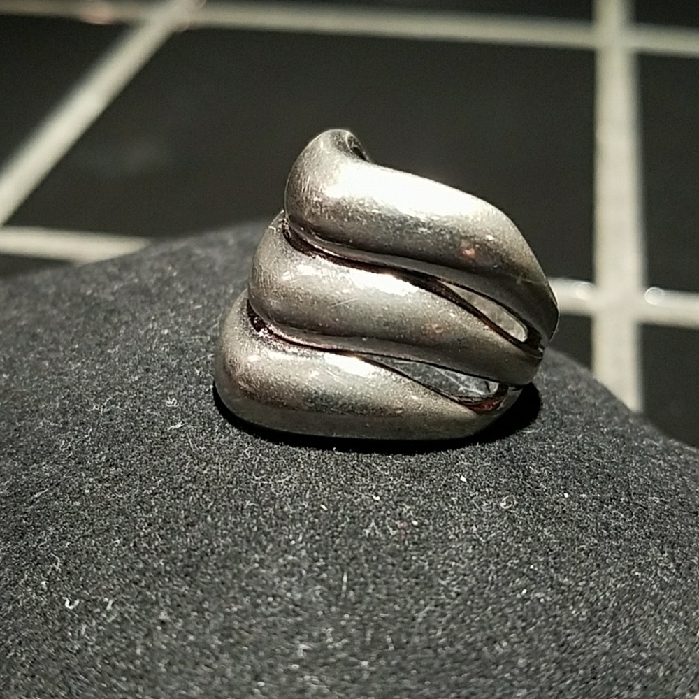 Silver ring - Picture 2 of 3