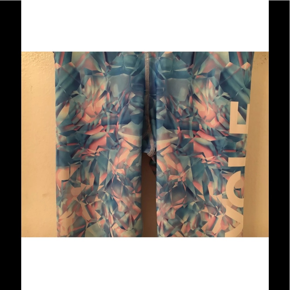 NWOT SoulCycle Terez Crops - Picture 3 of 7