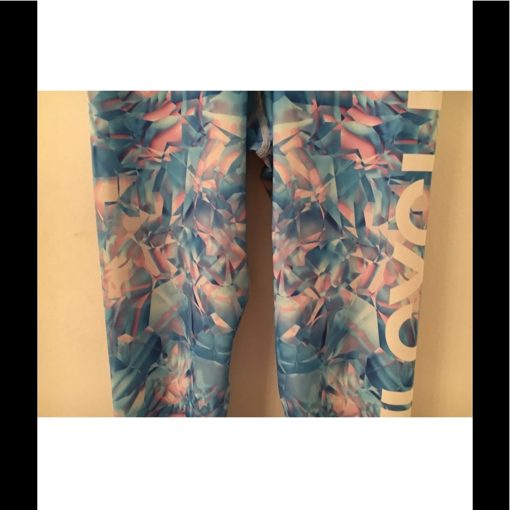 NWOT SoulCycle Terez Crops - Picture 4 of 7