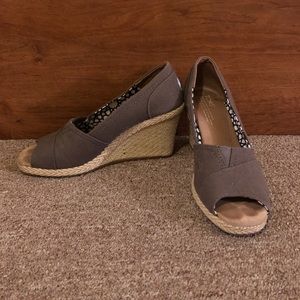 TOMS slightly worn, size 7 wedges.