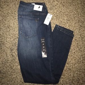 Kiss 😘 me super skinny 👖