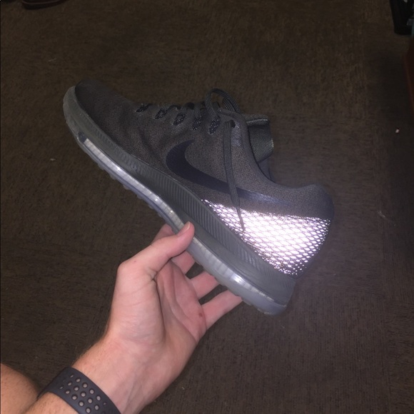 Athletic_Shoes