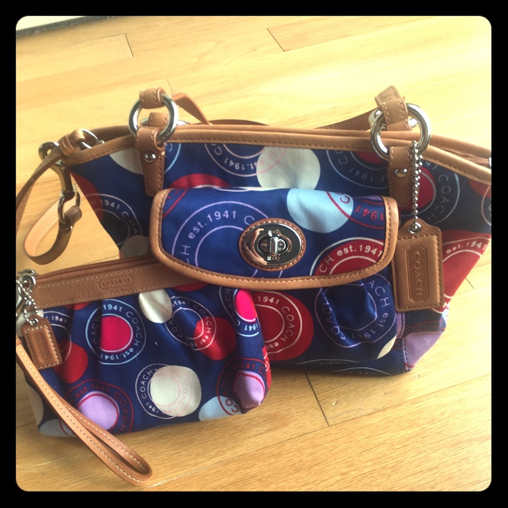 Coach purse w/ matching wristlet