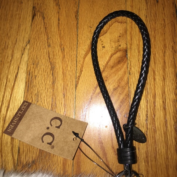 C.C.: White Faux Fur Wristlet - Picture 4 of 8