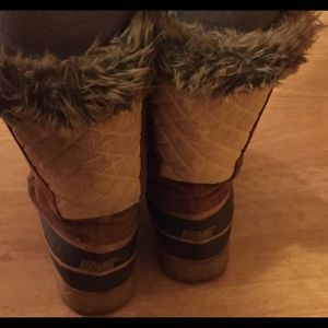 Khombu winter boots with fur. They are very warm!!