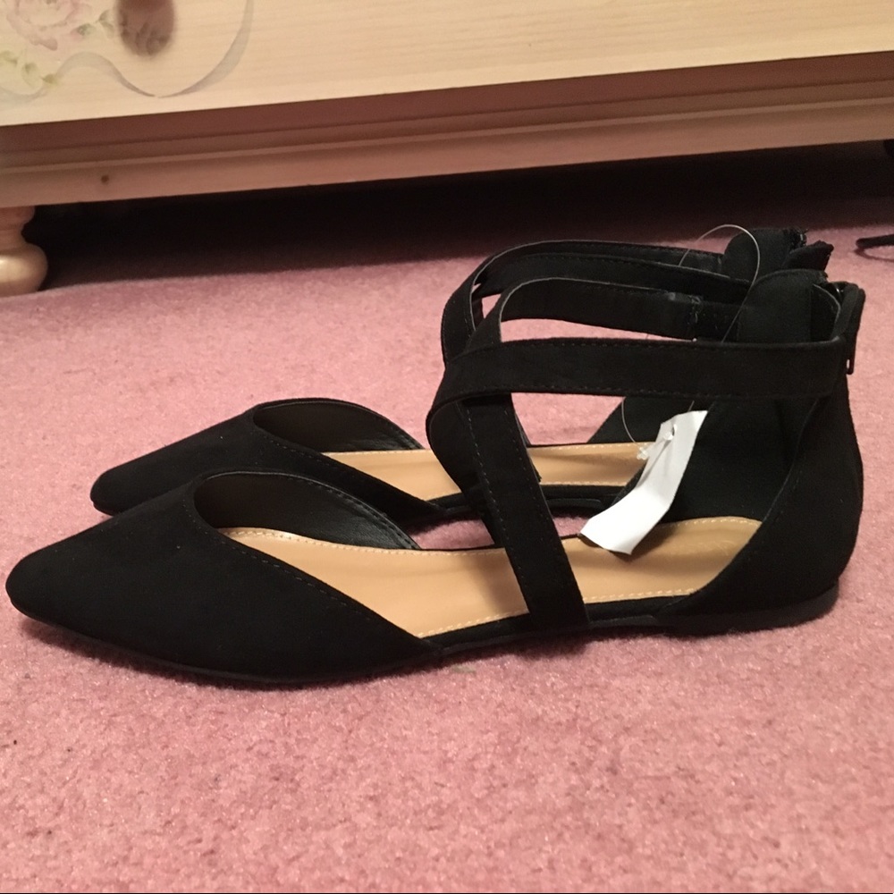 NWT strappy flat