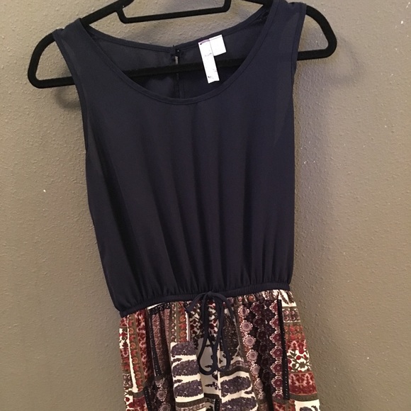 Fun Aztec designed romper - Picture 3 of 5