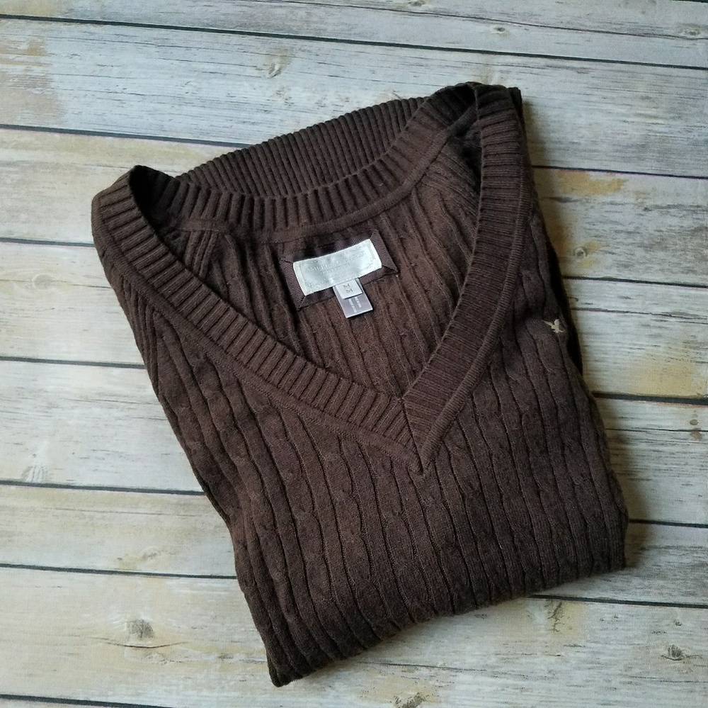 Cable knit v-neck sweater