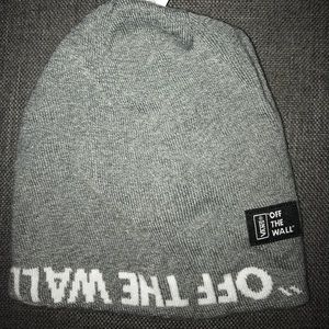 Van reversible beanie “off the wall”