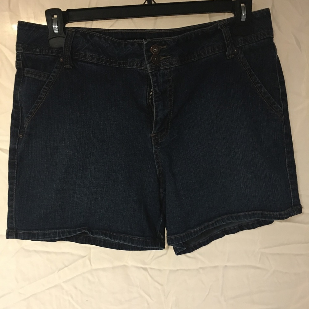 💋St Johns Bay Jean Shorts Size 14