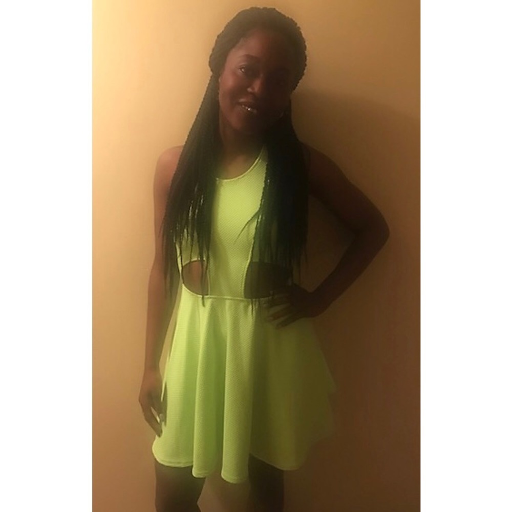 Women’s Green Side-cut Sleeveless Dress