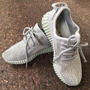 UNILAD Watching these Yeezy Moonrocks being Facebook
