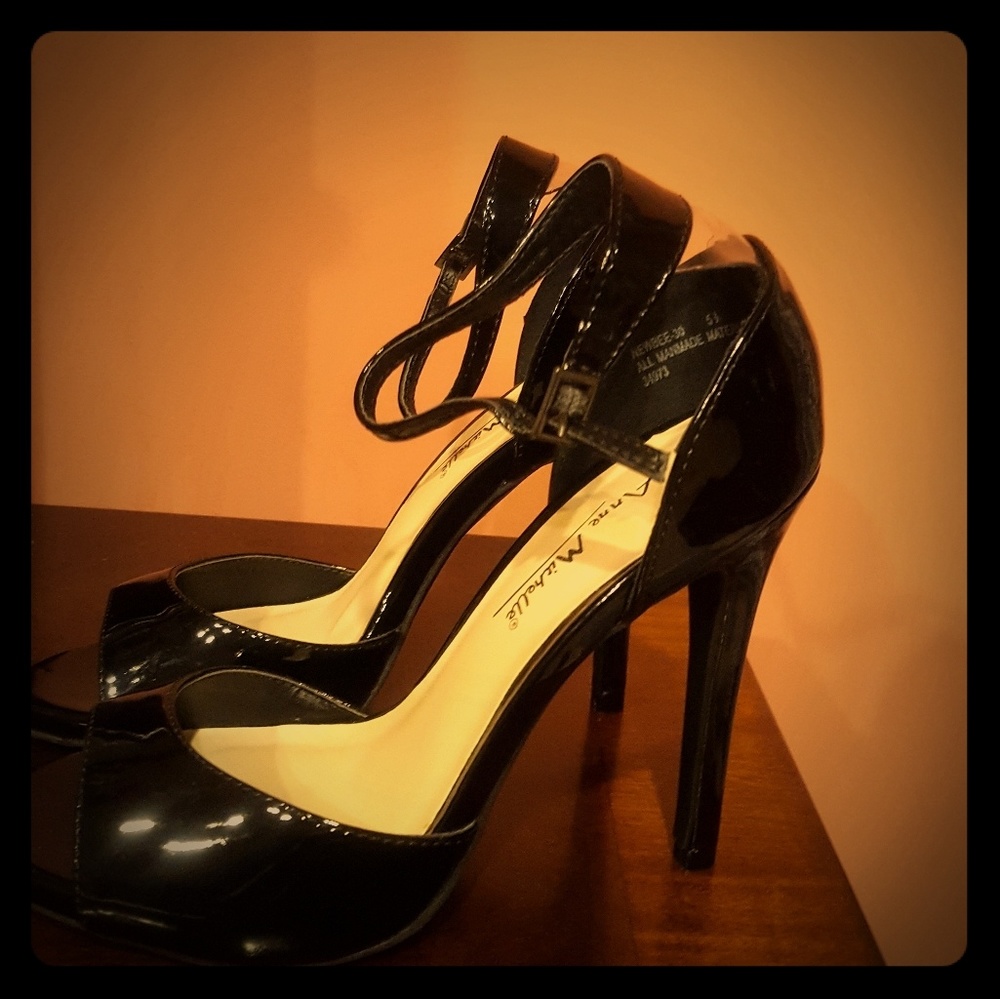 Black female Ann's Michelle sandals