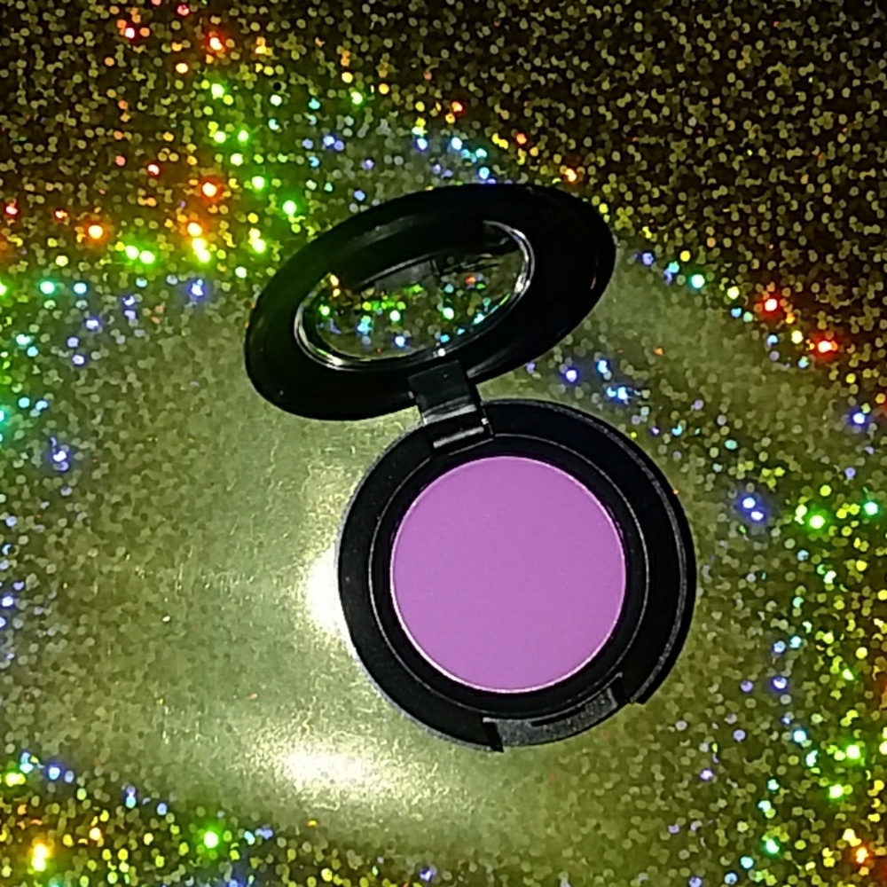 MAC BLUSH OR EYESHADOW