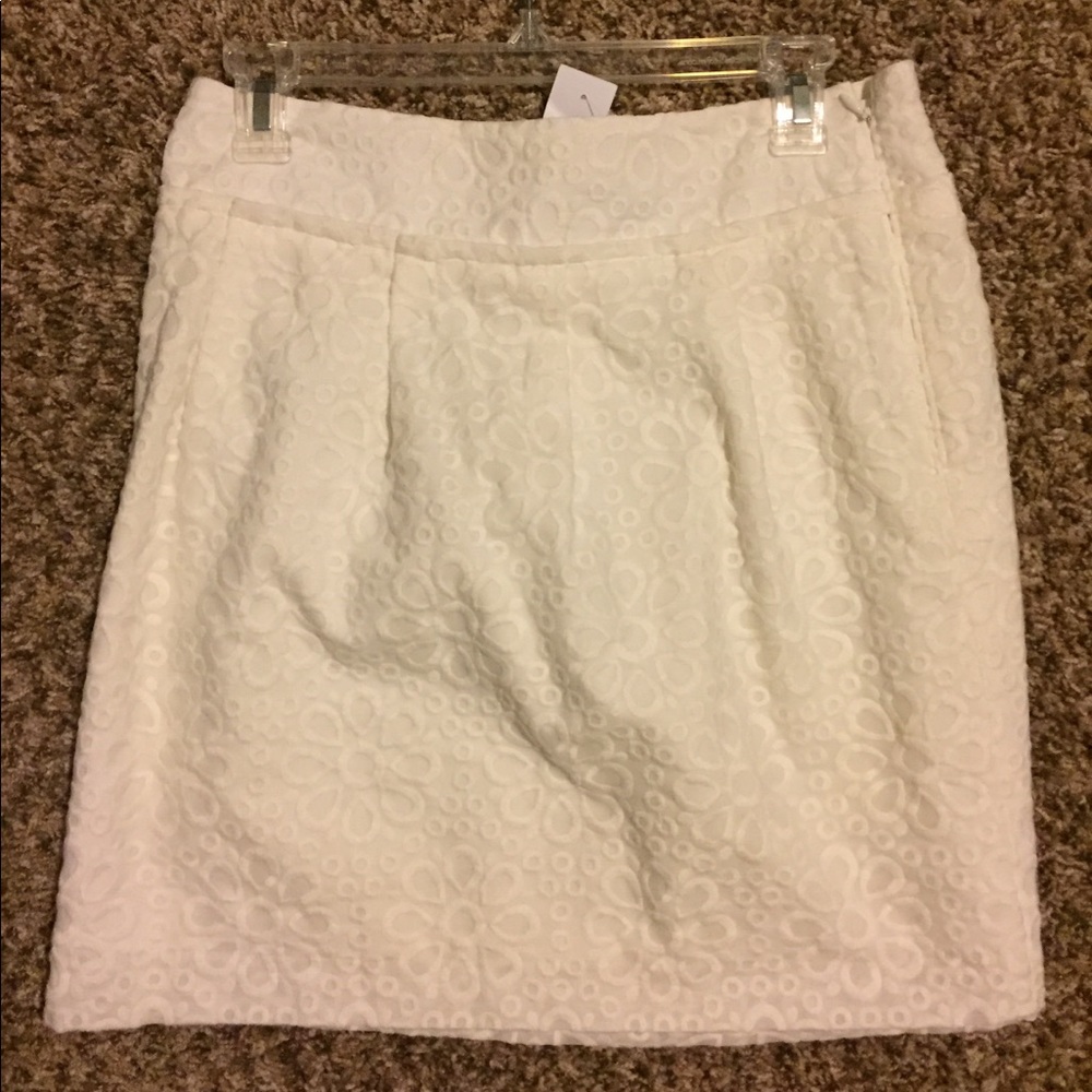 Ann Taylor Loft White Skirt w/ Embroidered Detail