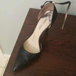 Snakeskin front and studded heel dress shoe