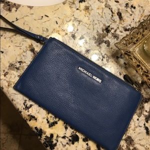 💋💄Stunning Michael Kors wristlet!!!