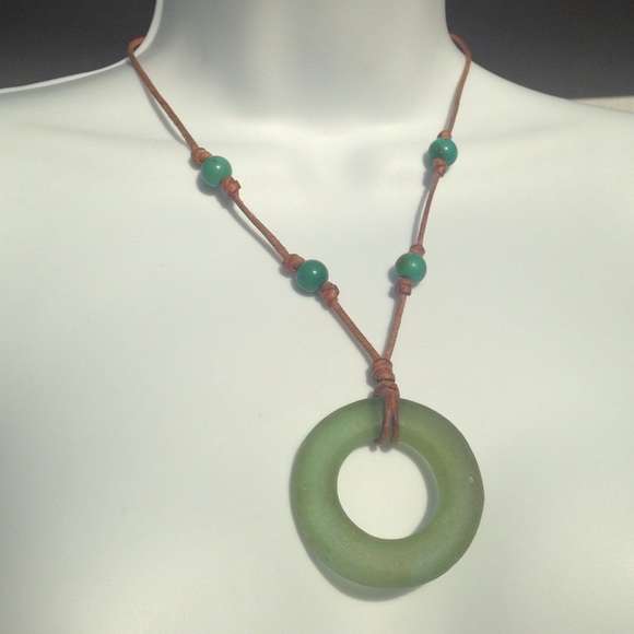 🌹No Brand Open Circle Necklace - Picture 8 of 8