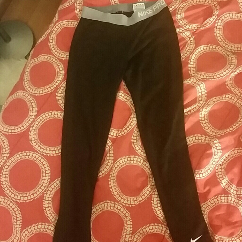 Nike pro workout capris