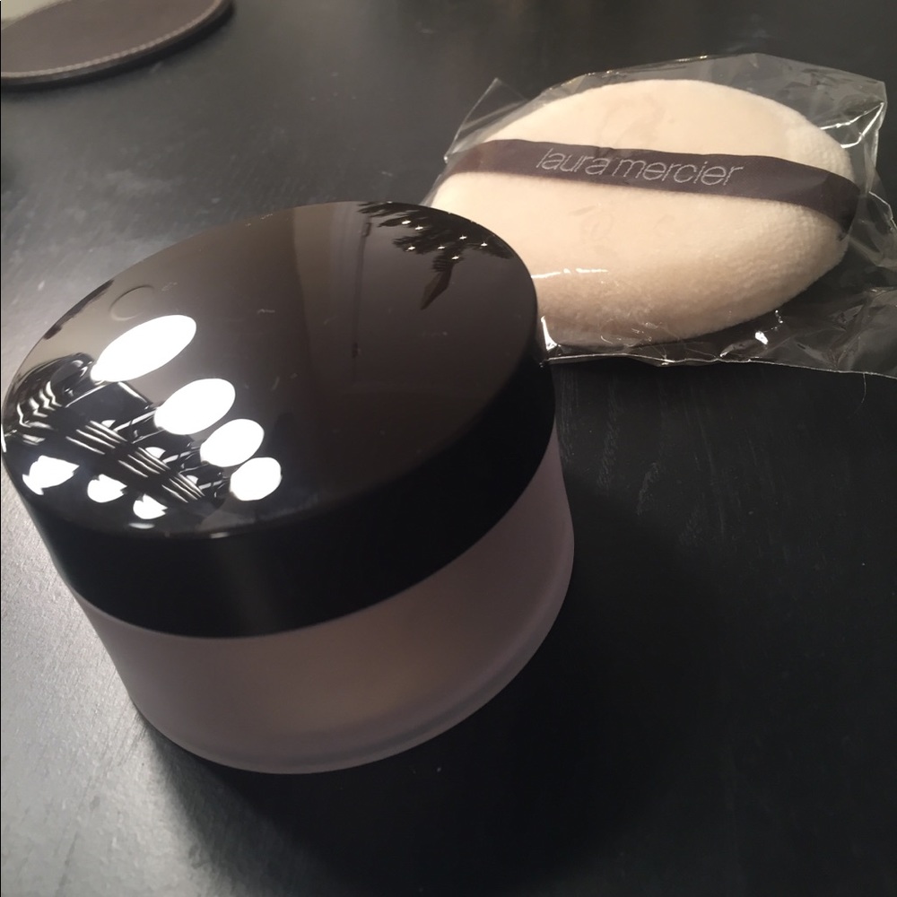 Laura Mercier Translucent  Powder 1oz w/ Puff NEW