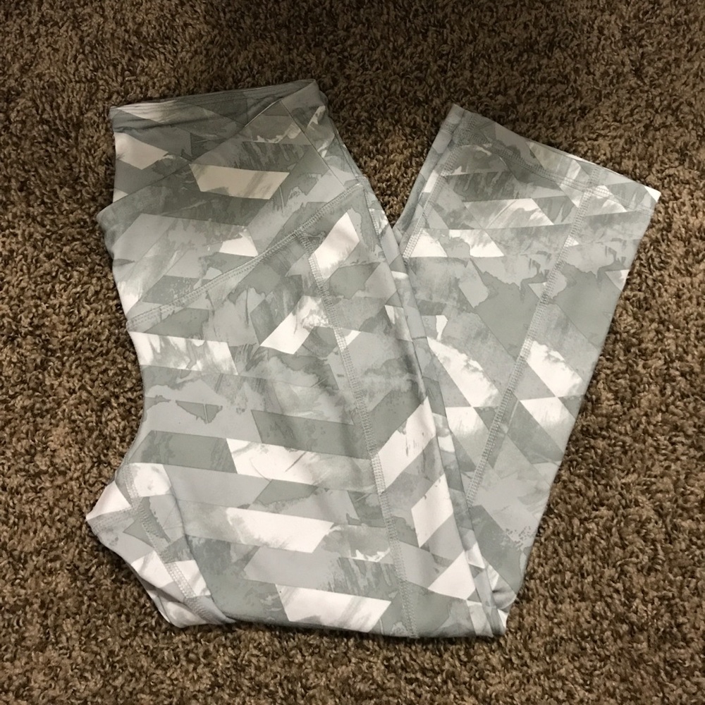 Old navy cropped leggings