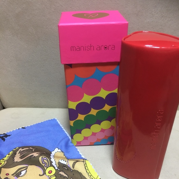NIB - MANISH ARORA GLASSES CASE - RED HEART - Picture 6 of 6