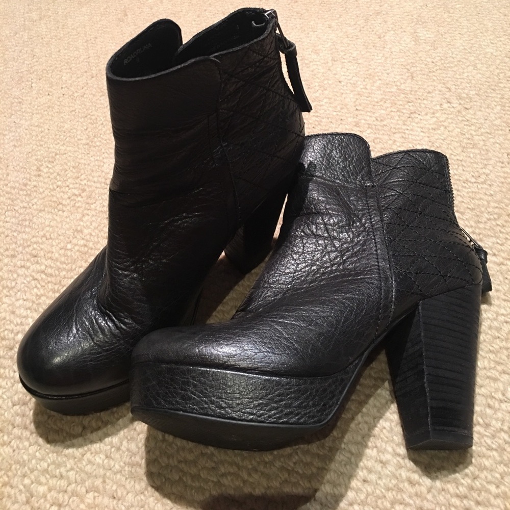 Black size 9 booties