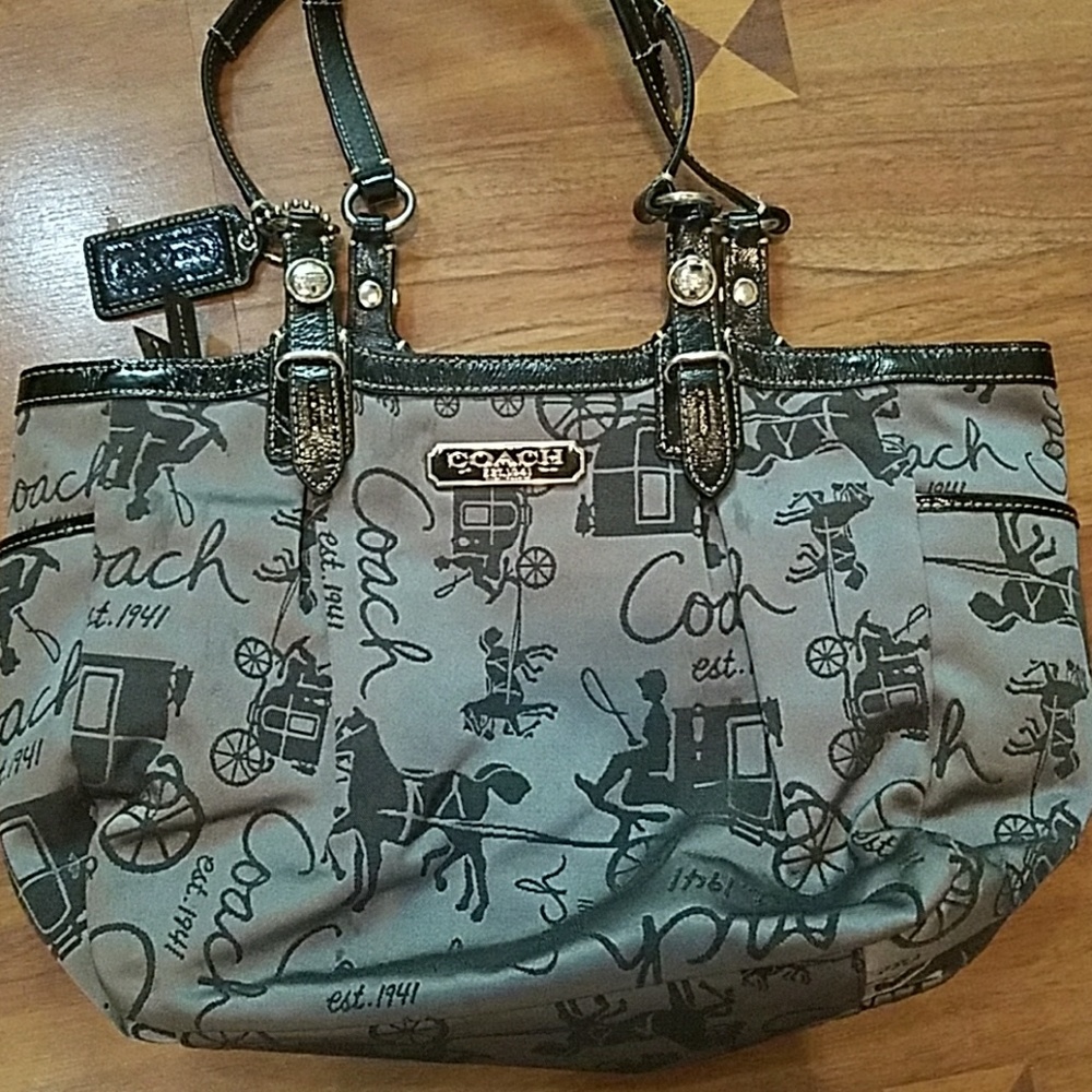 Coach horse and carriage purse