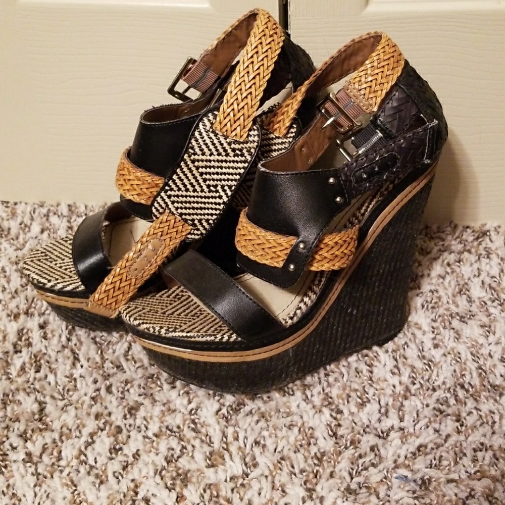 Beautiful and unique Mossimo wedges