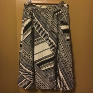 Black & White Skirt With Pockets.