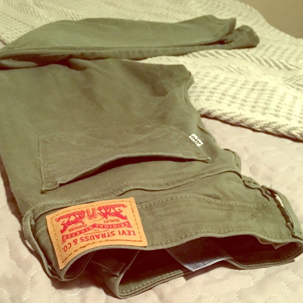 Levis “711” jeans. Size 29.