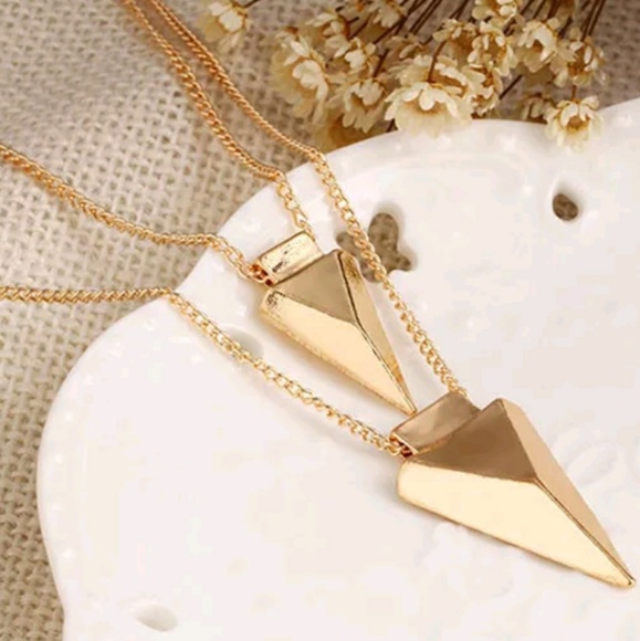 ❌SOLD Gold Tone Double Arrow Head Necklace - Picture 2 of 3